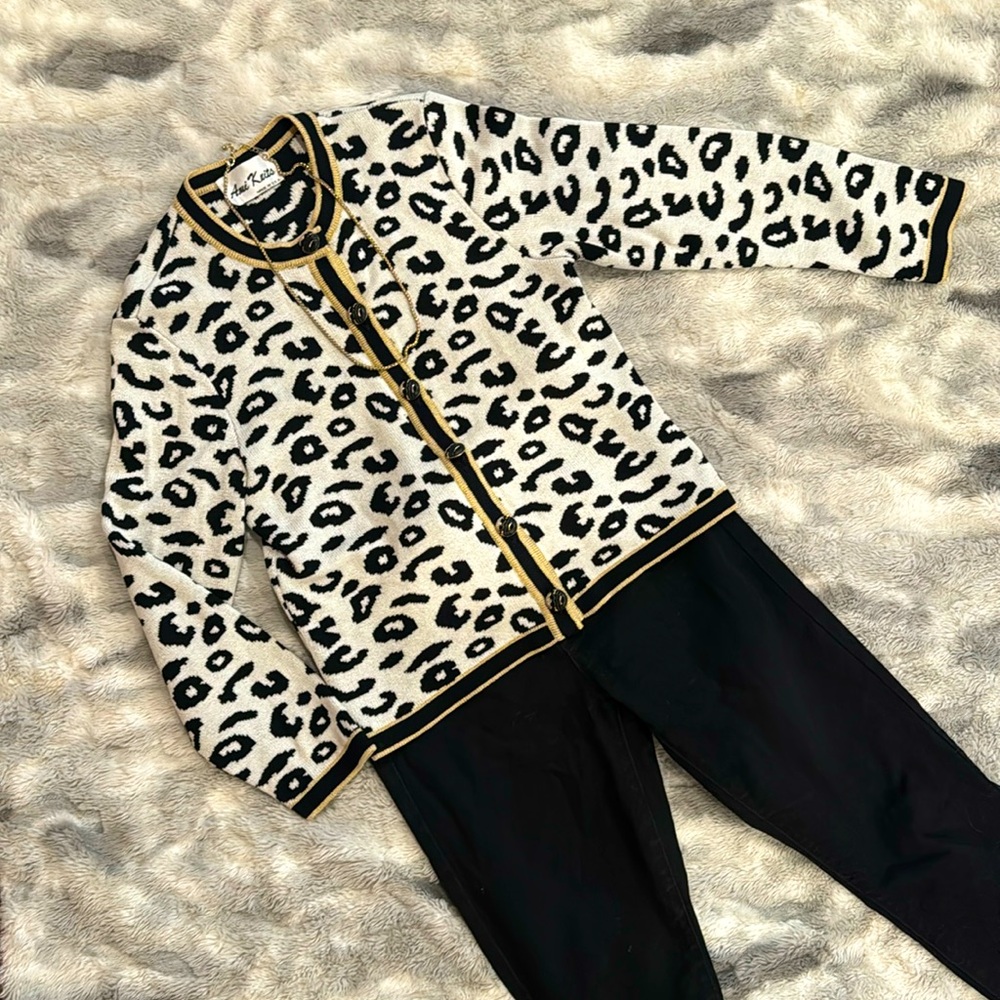 Mob Wife! Vintage Cheetah Print Cardigan Sweater in EUC. Made in the USA.